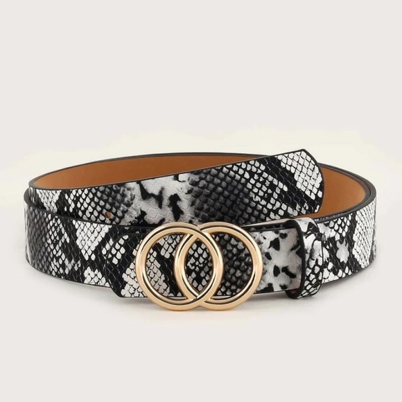 Accessories - Snake print belt with gold buckle. One size